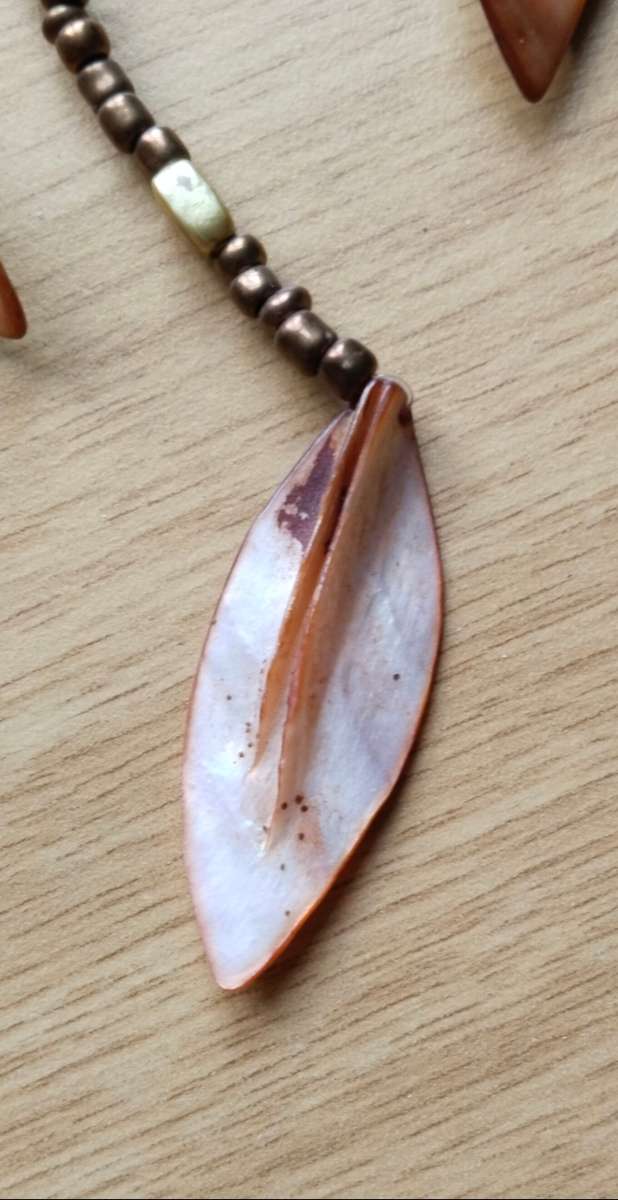 Beautiful vintage style ladies necklace. 530 mm long.