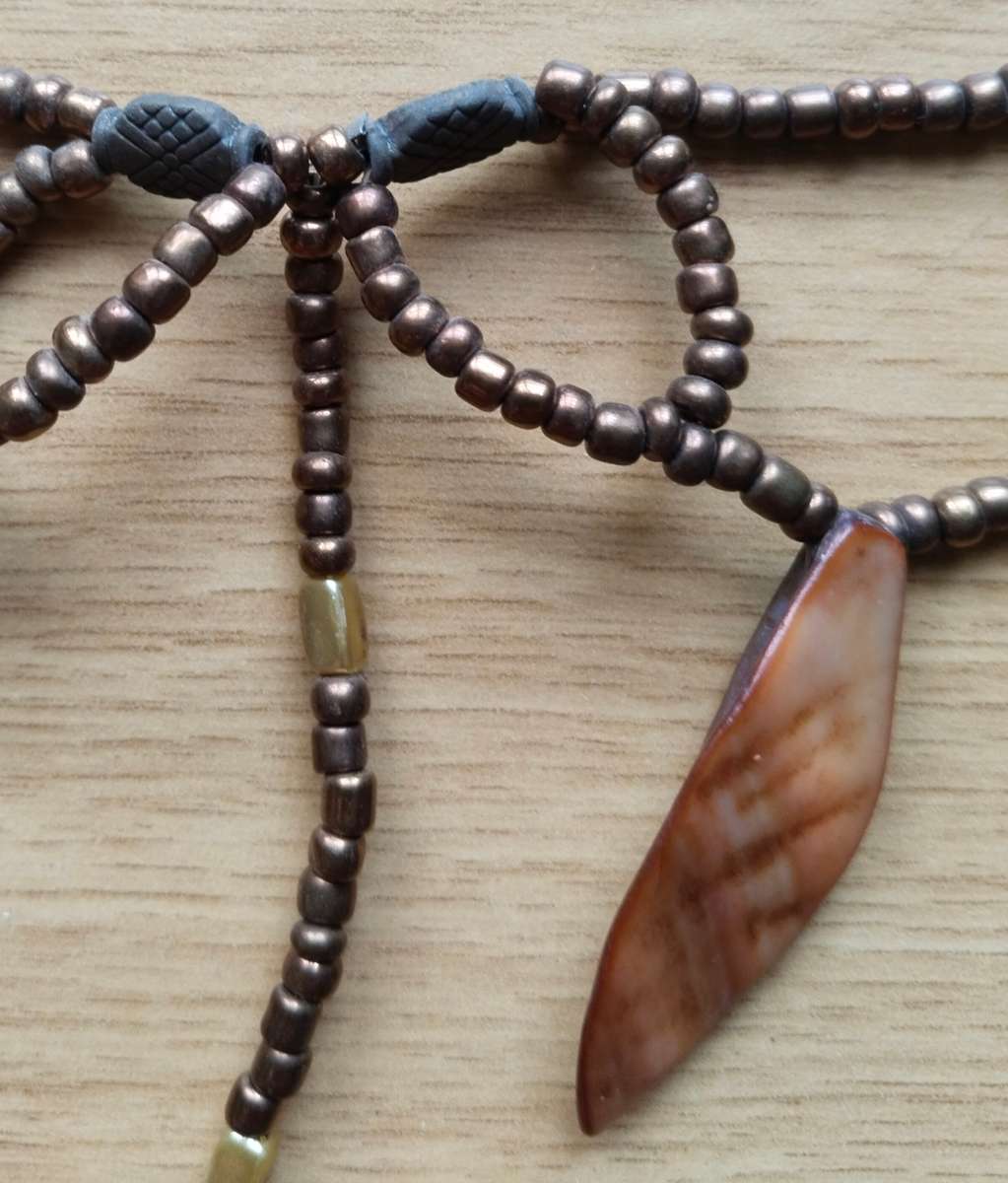 Beautiful vintage style ladies necklace. 530 mm long.