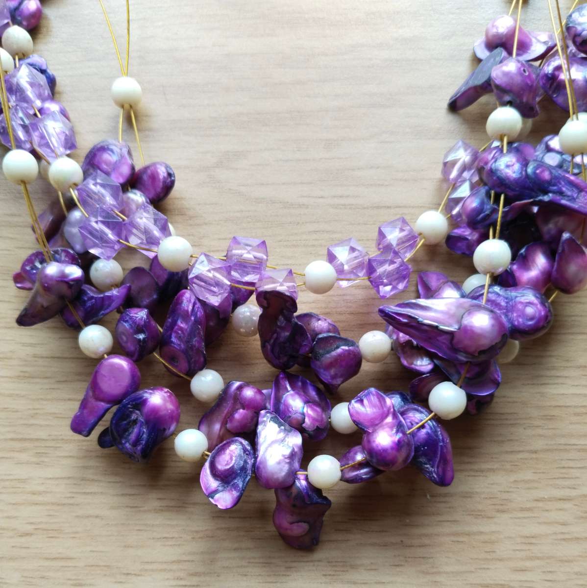 Beautiful purple coloured vintage style ladies necklace. 250mm long.