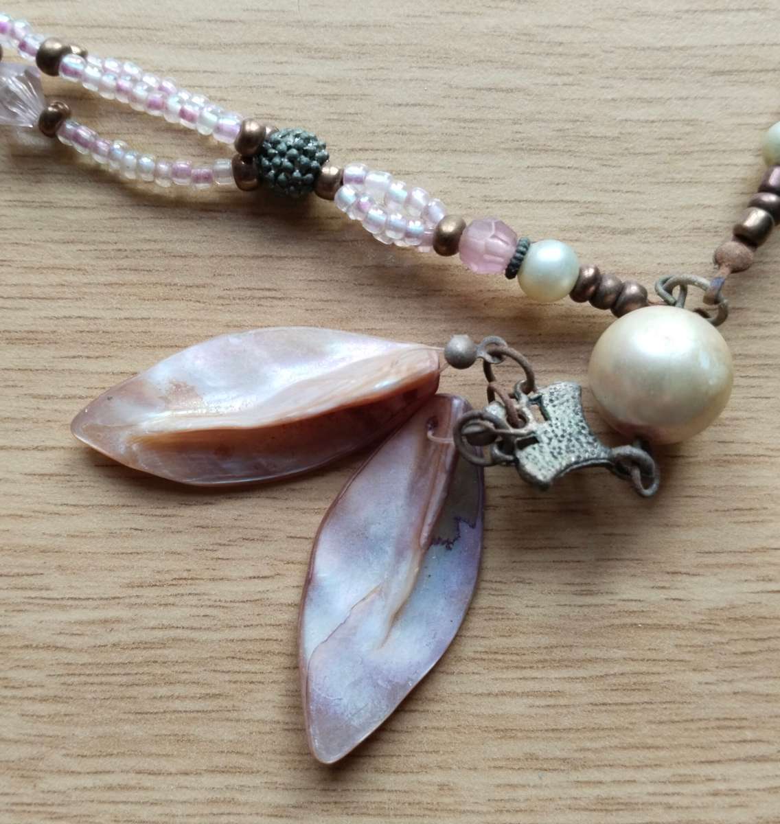 Beautiful pink coloured vintage style ladies necklace. 490mm long.