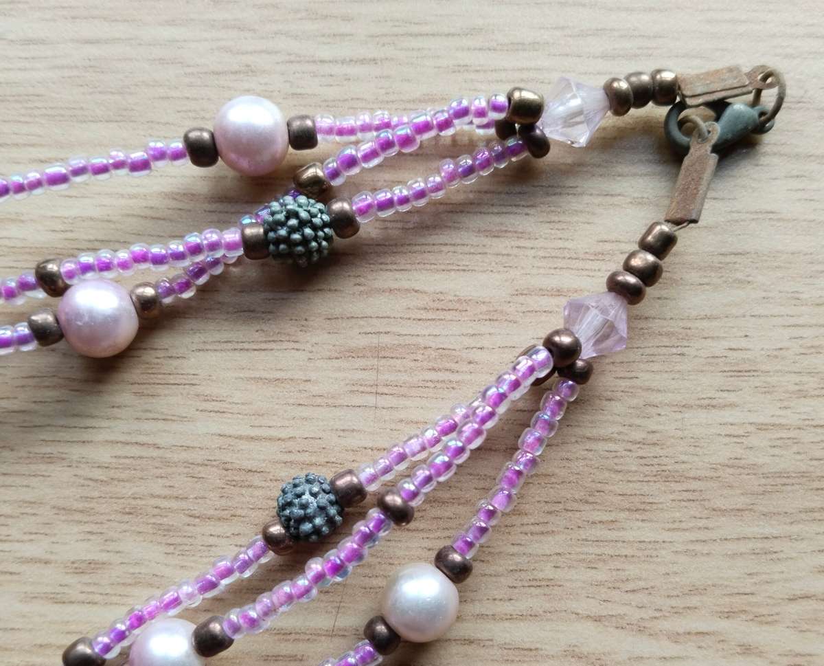 Beautiful pink coloured vintage style ladies necklace. 490mm long.