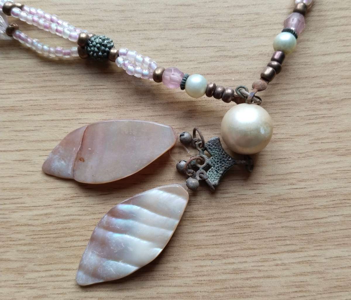 Beautiful pink coloured vintage style ladies necklace. 490mm long.