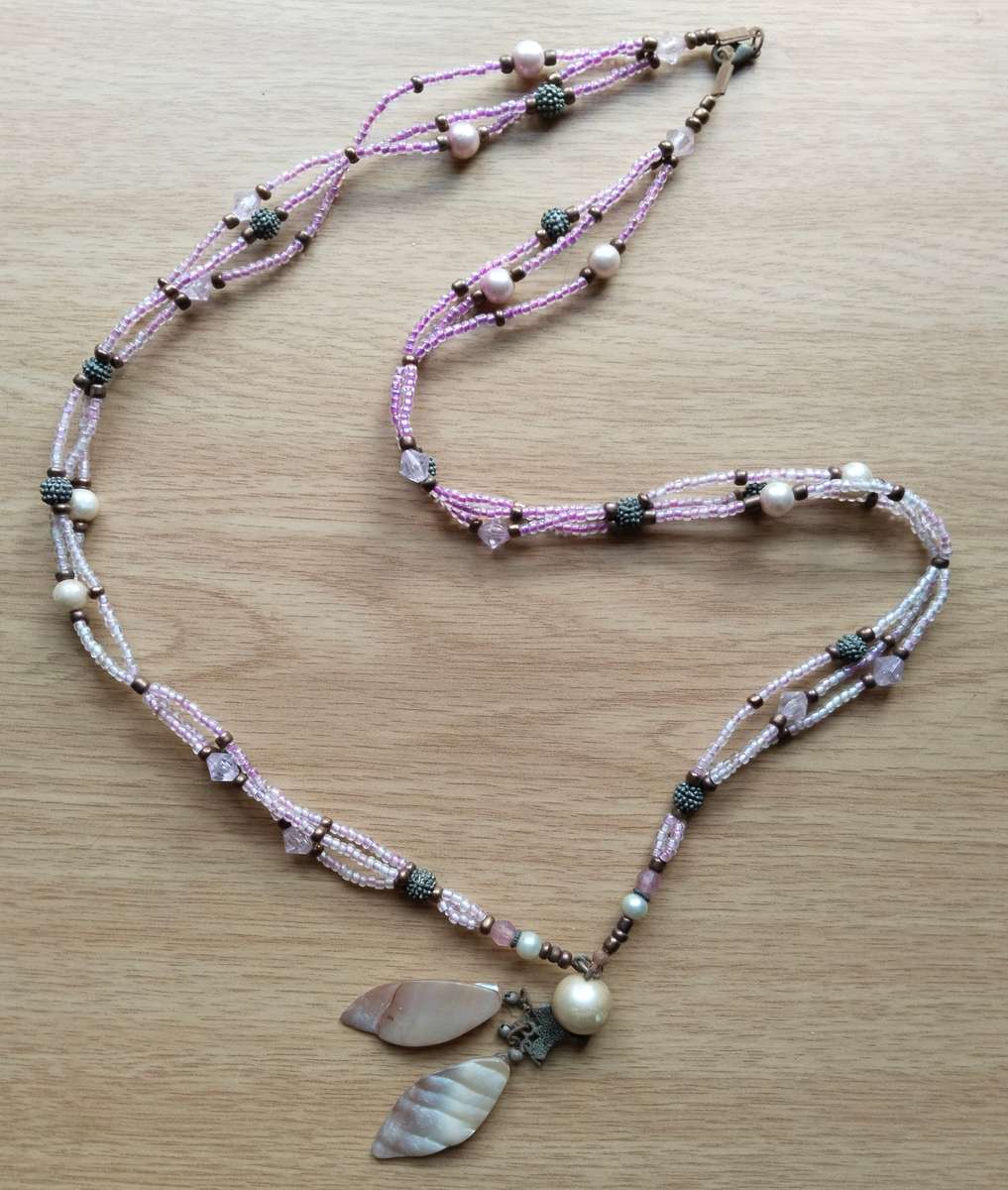 Beautiful pink coloured vintage style ladies necklace. 490mm long.