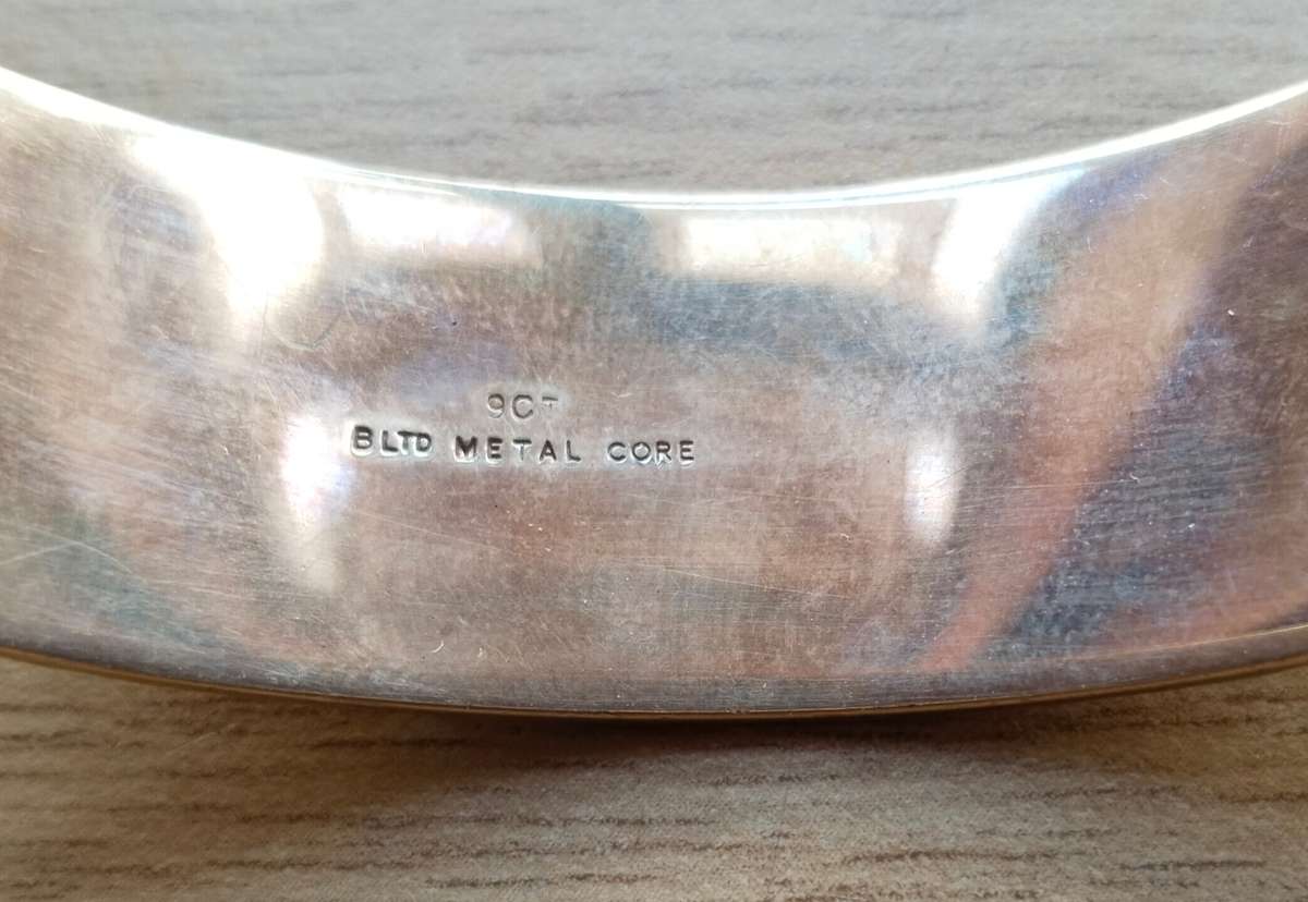 Beautiful 9ct gold metal core engraved ladies bracelet. 20mm thick.