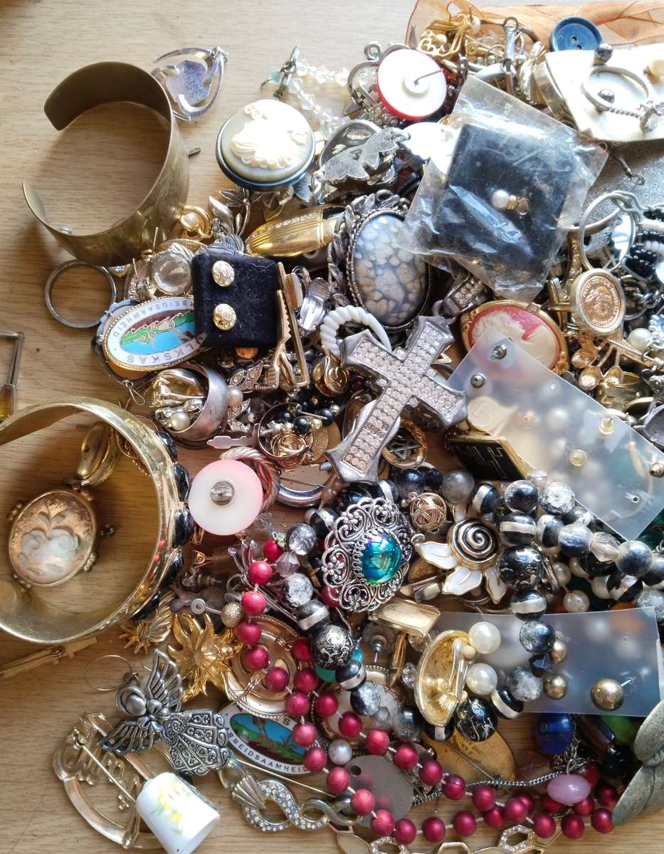 Large collection of 3.6 kg jewelry