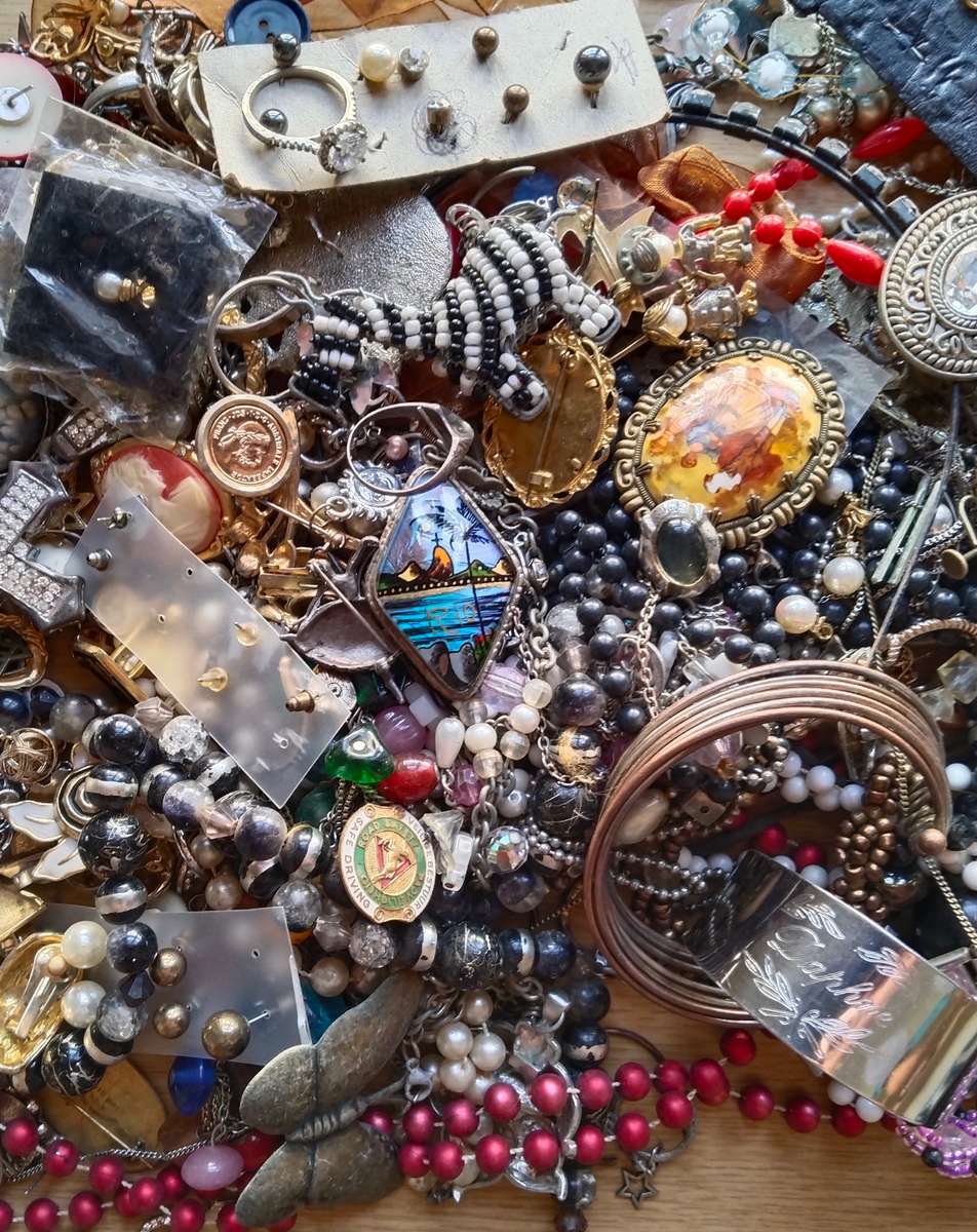 Large collection of 3.6 kg jewelry