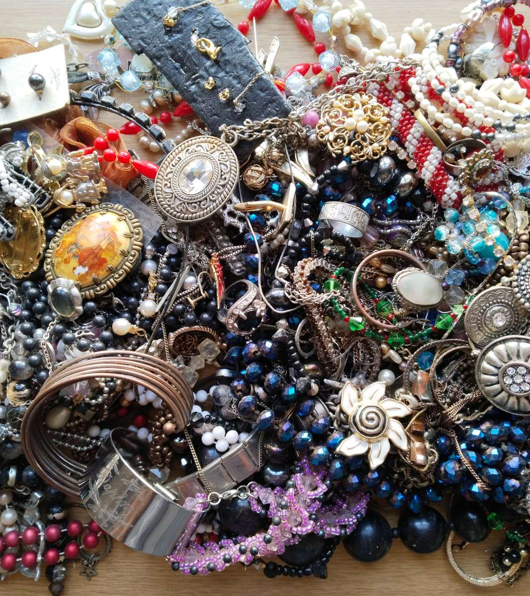 Large collection of 3.6 kg jewelry