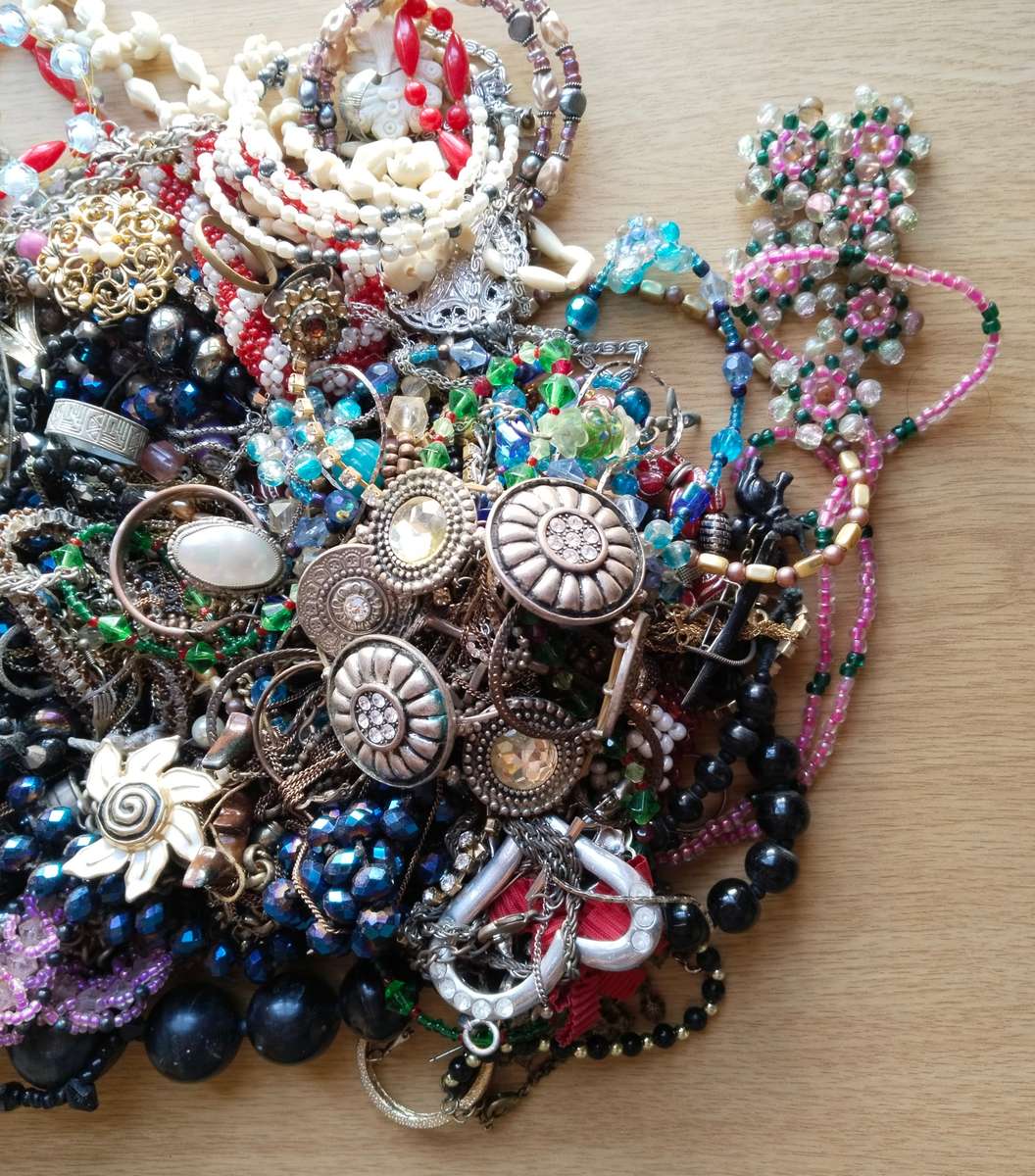 Large collection of 3.6 kg jewelry