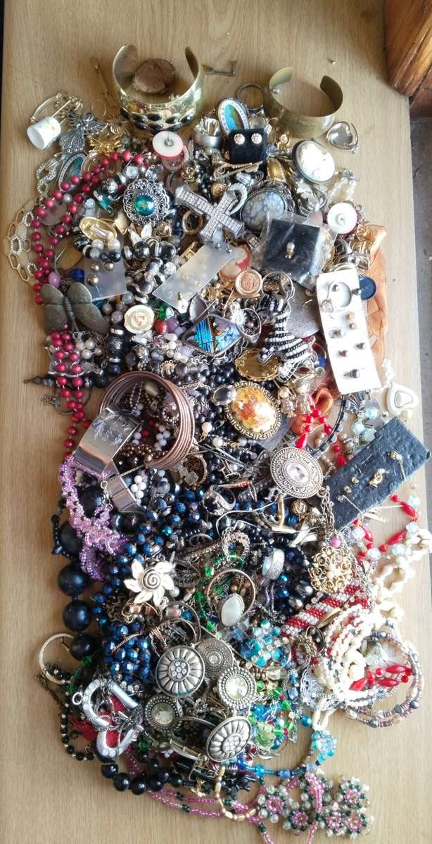 Large collection of 3.6 kg jewelry