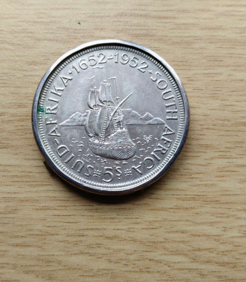 South Africa 1952 Silver 5 Shillings in Sterling silver clasp.