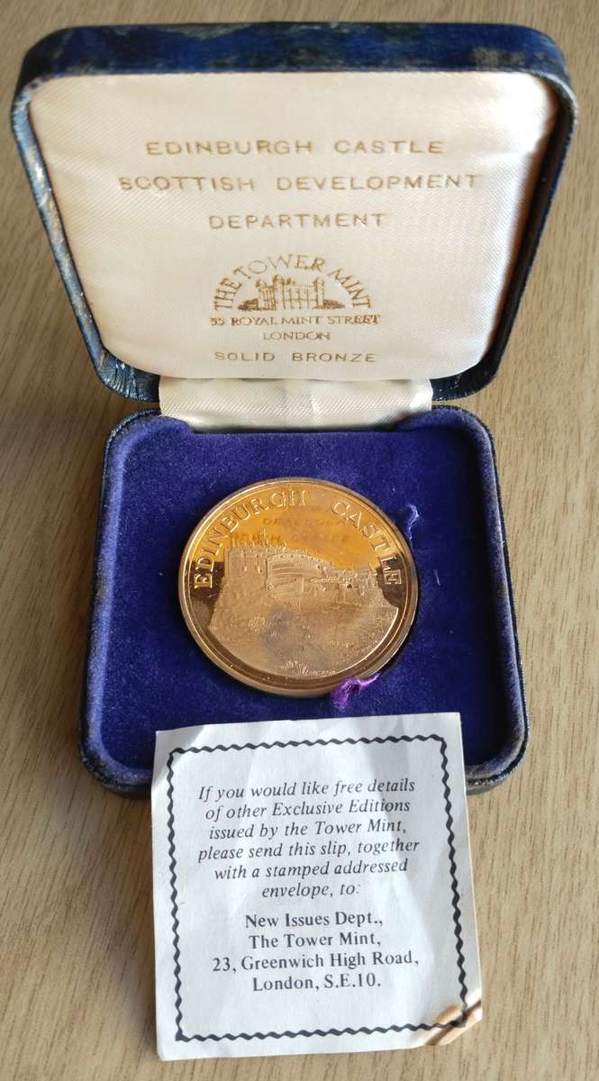 Great Britain Edinburgh Castle Commemorative Medal.