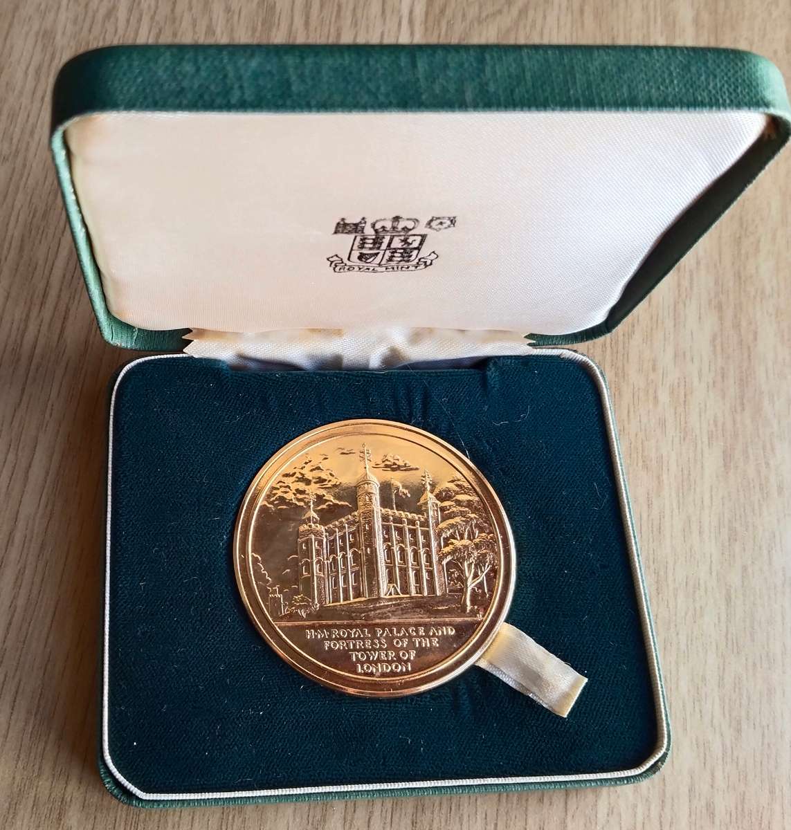 Great Britain 1976 Tower of London Large Commemorative Medal.