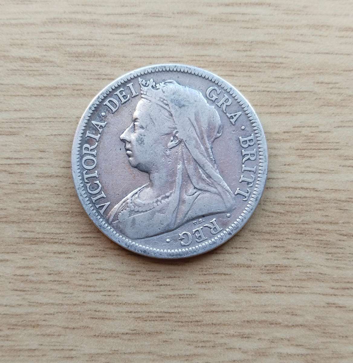 Great Britain 1900 Queen Victoria Sterling silver Half Crown.