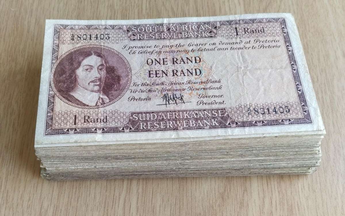 South Africa M.H. de Kock collection of 113 Old R2 Bank Notes. One bid takes all.