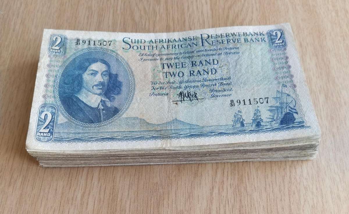 South Africa M.H. de Kock collection of 71 Old R2 Bank Notes. One bid takes all.