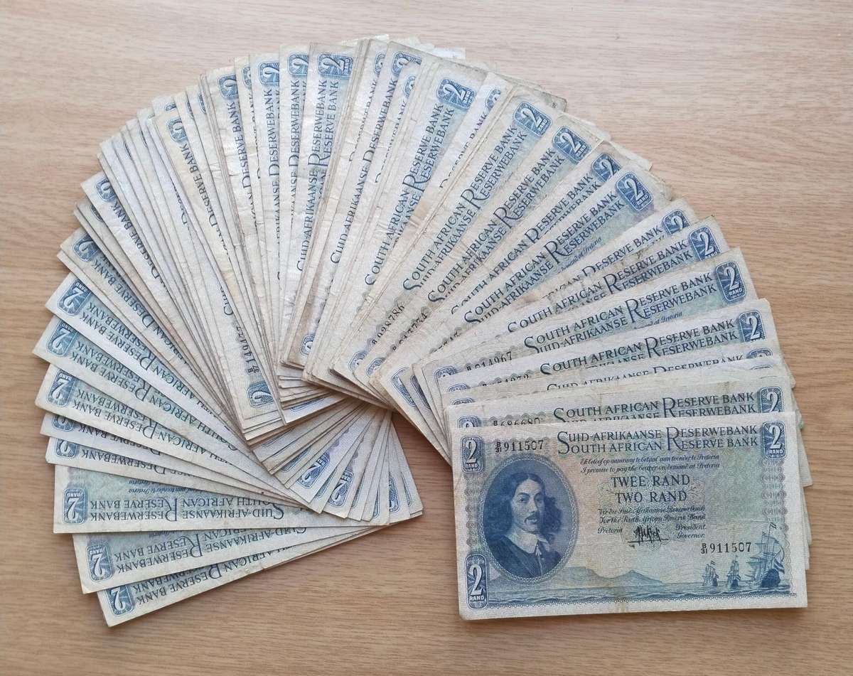 South Africa M.H. de Kock collection of 71 Old R2 Bank Notes. One bid takes all.