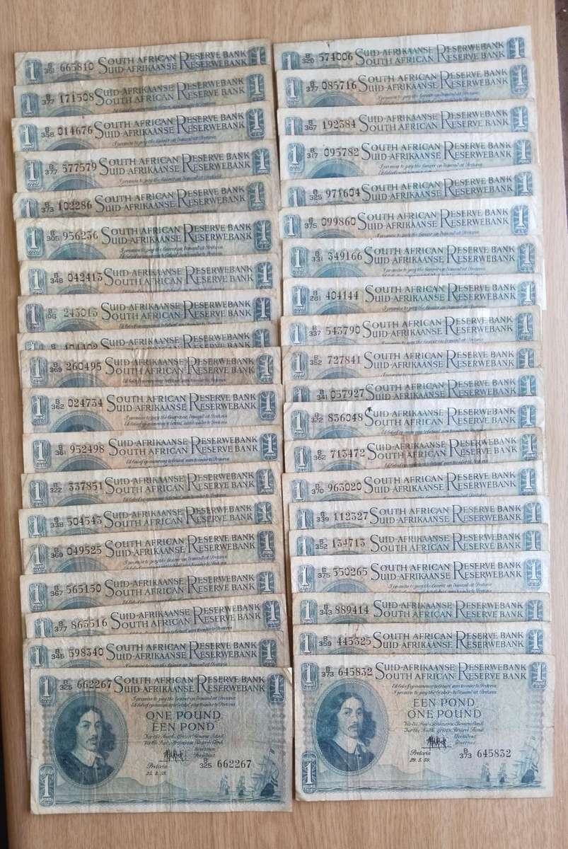 South Africa M.H. de Kock collection of 39 Old One Pound Bank Notes. One bid takes all.