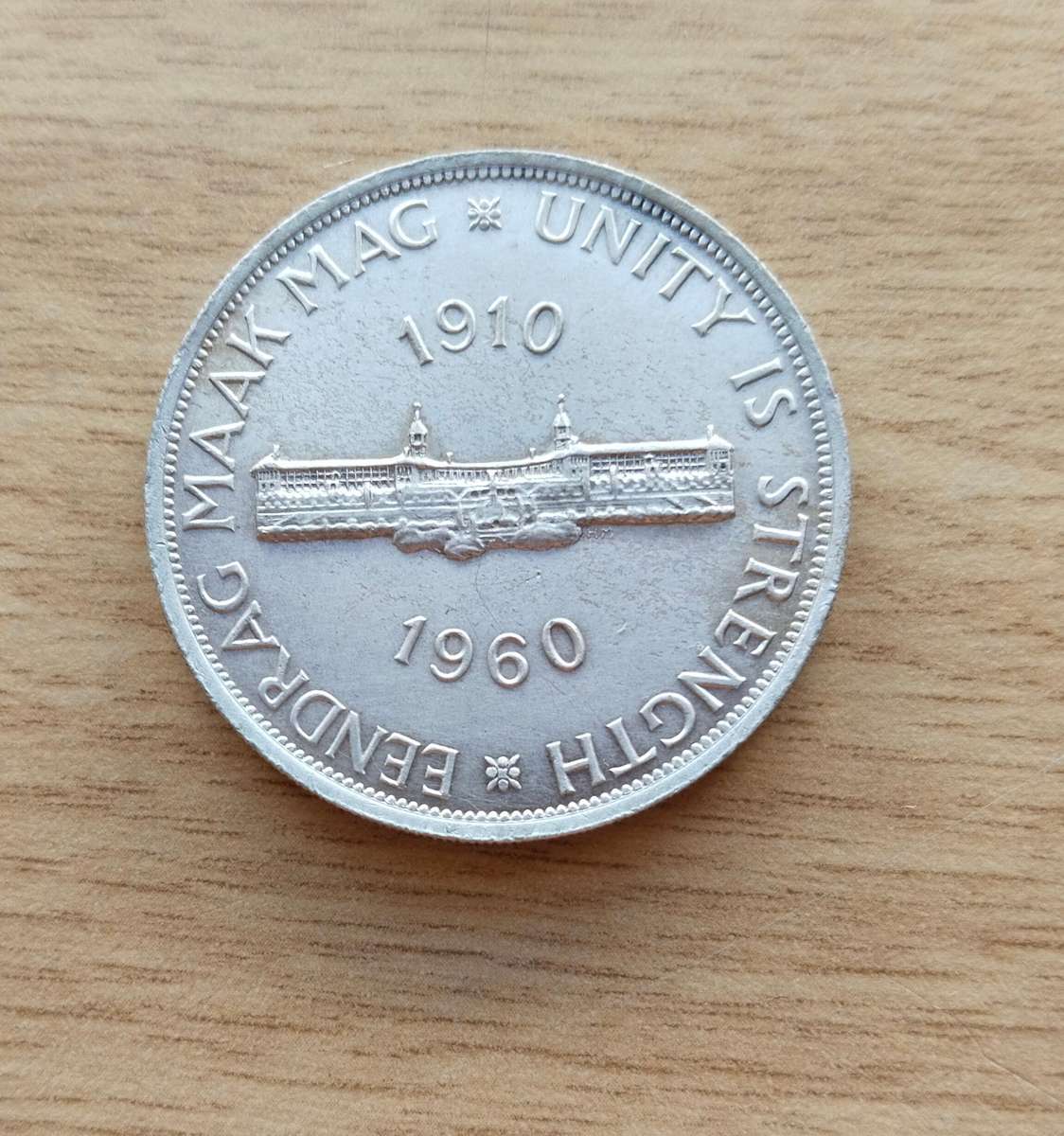 South Africa 1960 Silver 5 Shillings. Good condition.