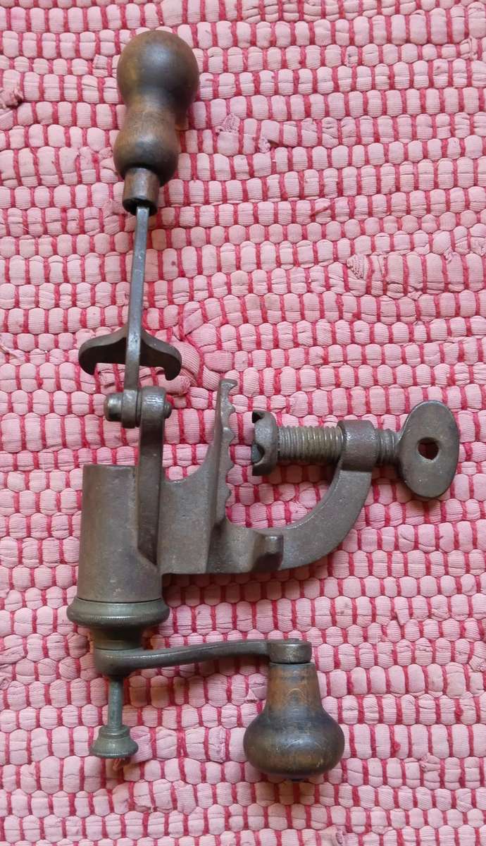 Vintage Antique 12 Guage Shotgun Shell Crimping Tool.
