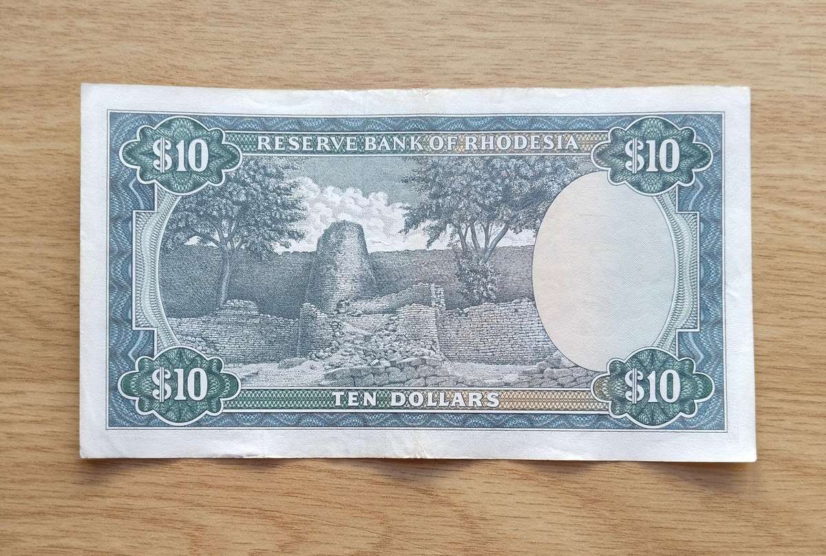 Rhodesia 8th May 1972 Ten Dollar Bank Note. (601)