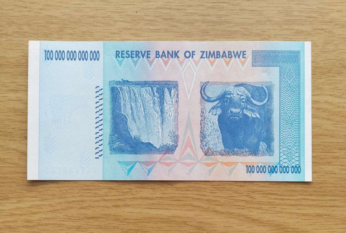 Zimbabwe One Hundred Trillion Dollars Bank Note. Great Condition. ( AA784)