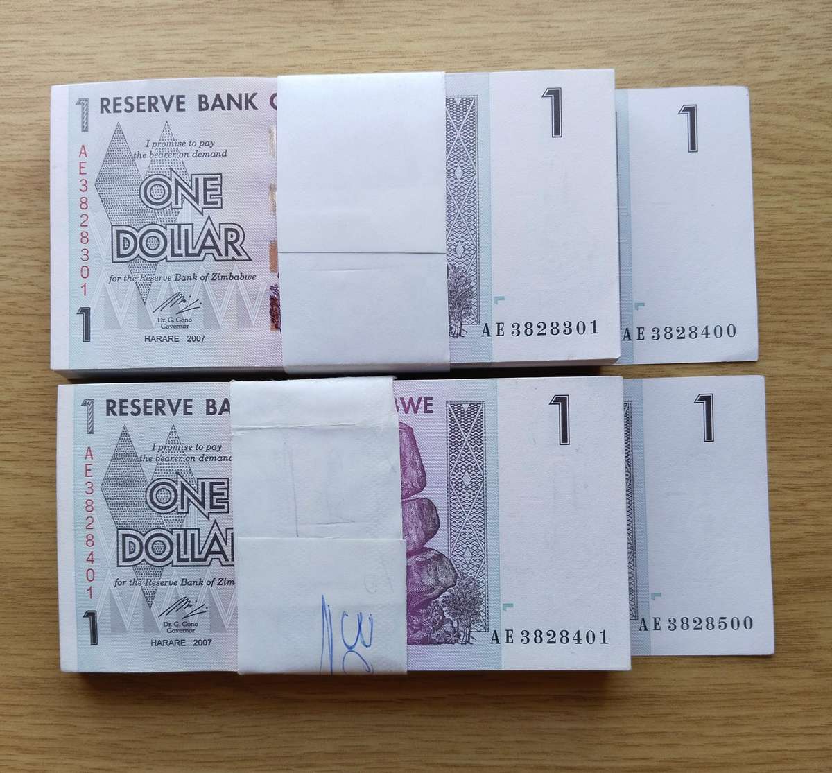 Zimbabwe 400 consecutive number one dollar Bank Notes. (2 full packs) 8301-8500