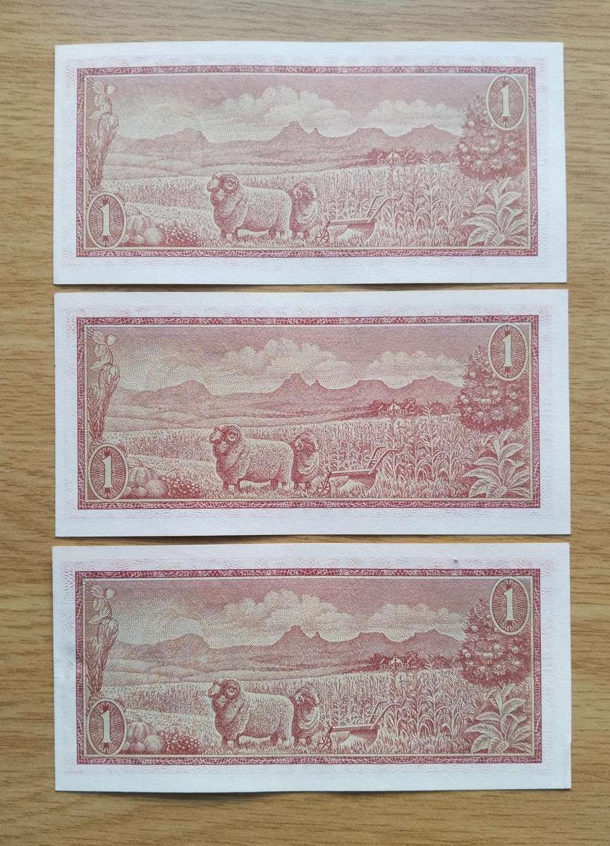 South Africa de Jongh 3 consecutive number R2 Bank Notes. (577-579)
