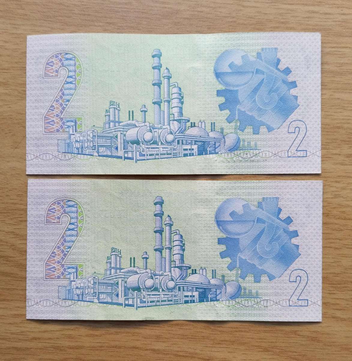 Replacement South Africa de Kock 2 consecutive number R2 Bank Notes. (WW919-WW920)