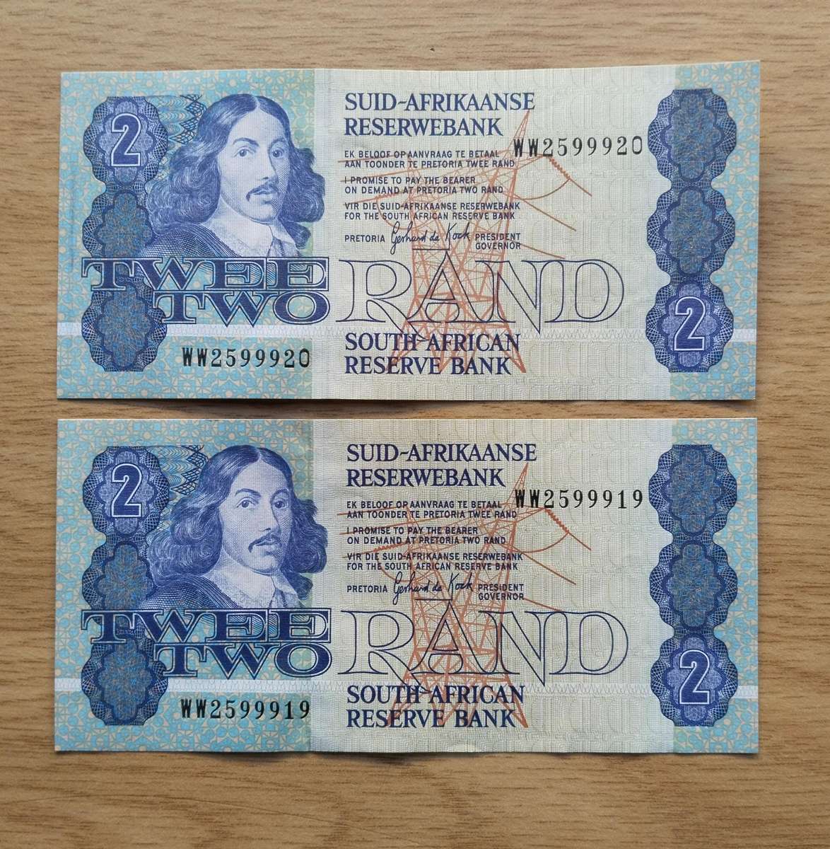 Replacement South Africa de Kock 2 consecutive number R2 Bank Notes. (WW919-WW920)