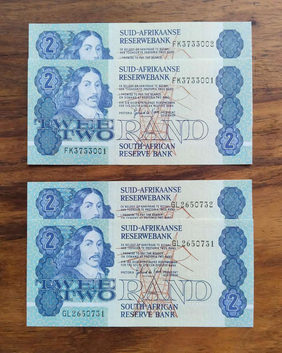 South Africa 2 sets consecutive number R2 Bank Notes. (001-002 / 731-732)