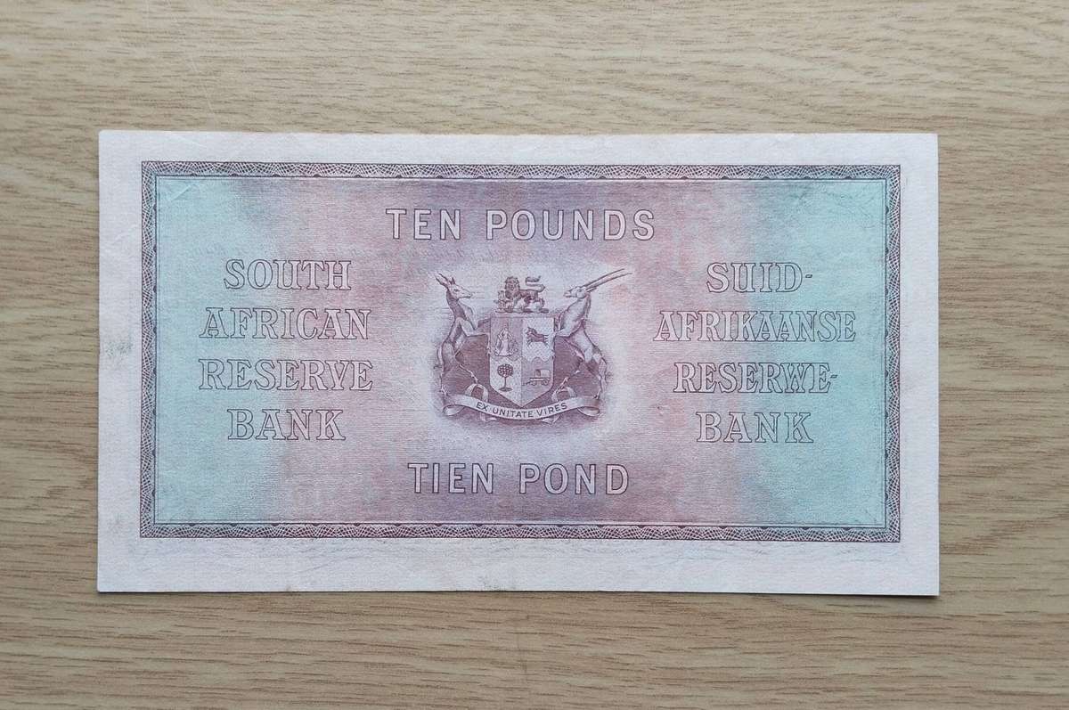 South Africa J. Postmus 14 April 1943 Old Ten Pounds Bank Note. Great Condition. (724)