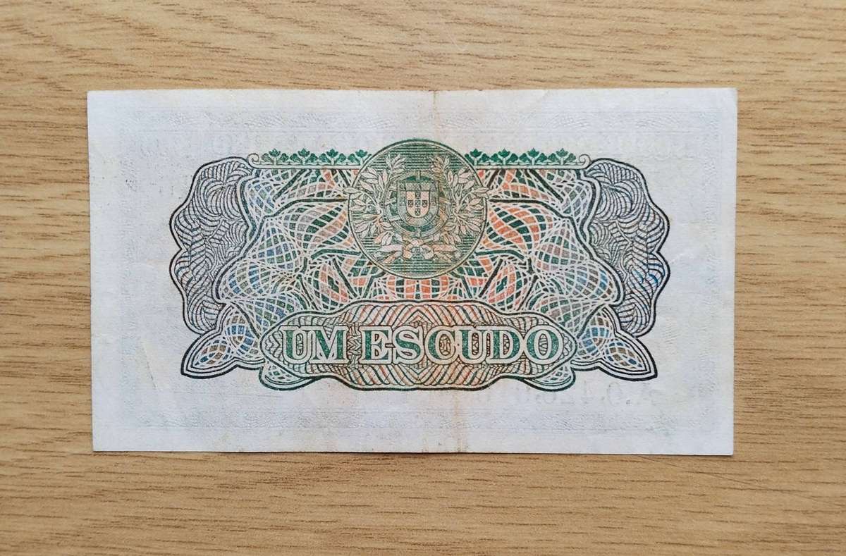Mocambique Ultramarino 1944 Old 1Escudos Bank Note.