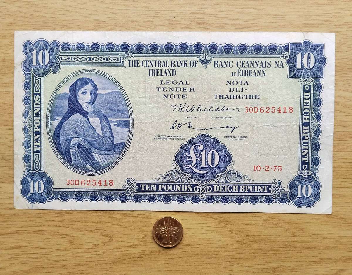 Central Bank of Ireland 10.2.75 Old £10 Bank Note. Rare. Large note.