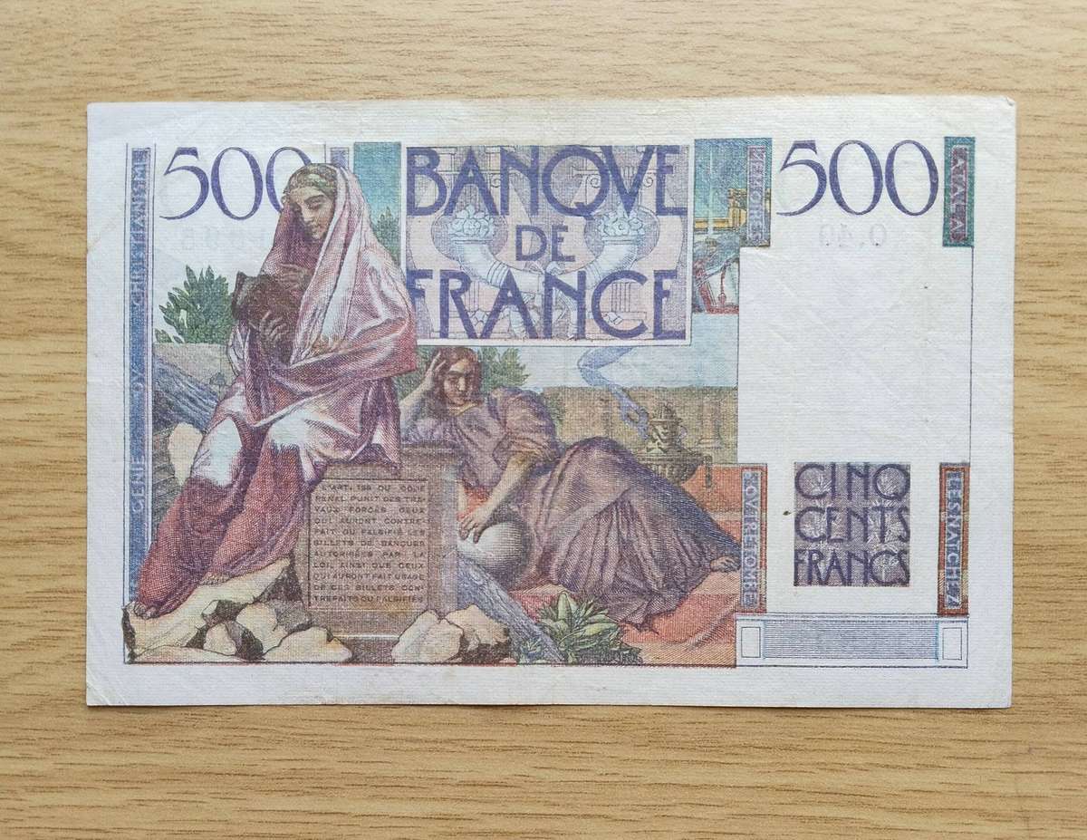France 1945 Old 500 Cent Francs Bank Note.