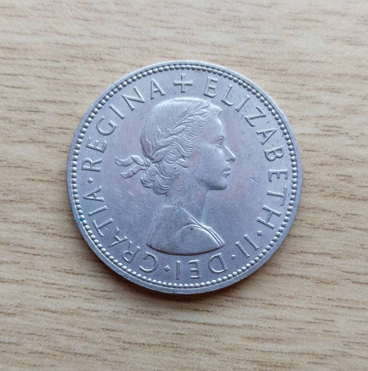 Great Britain Queen Elizabeth 1963 Half Crown. Good Condition.
