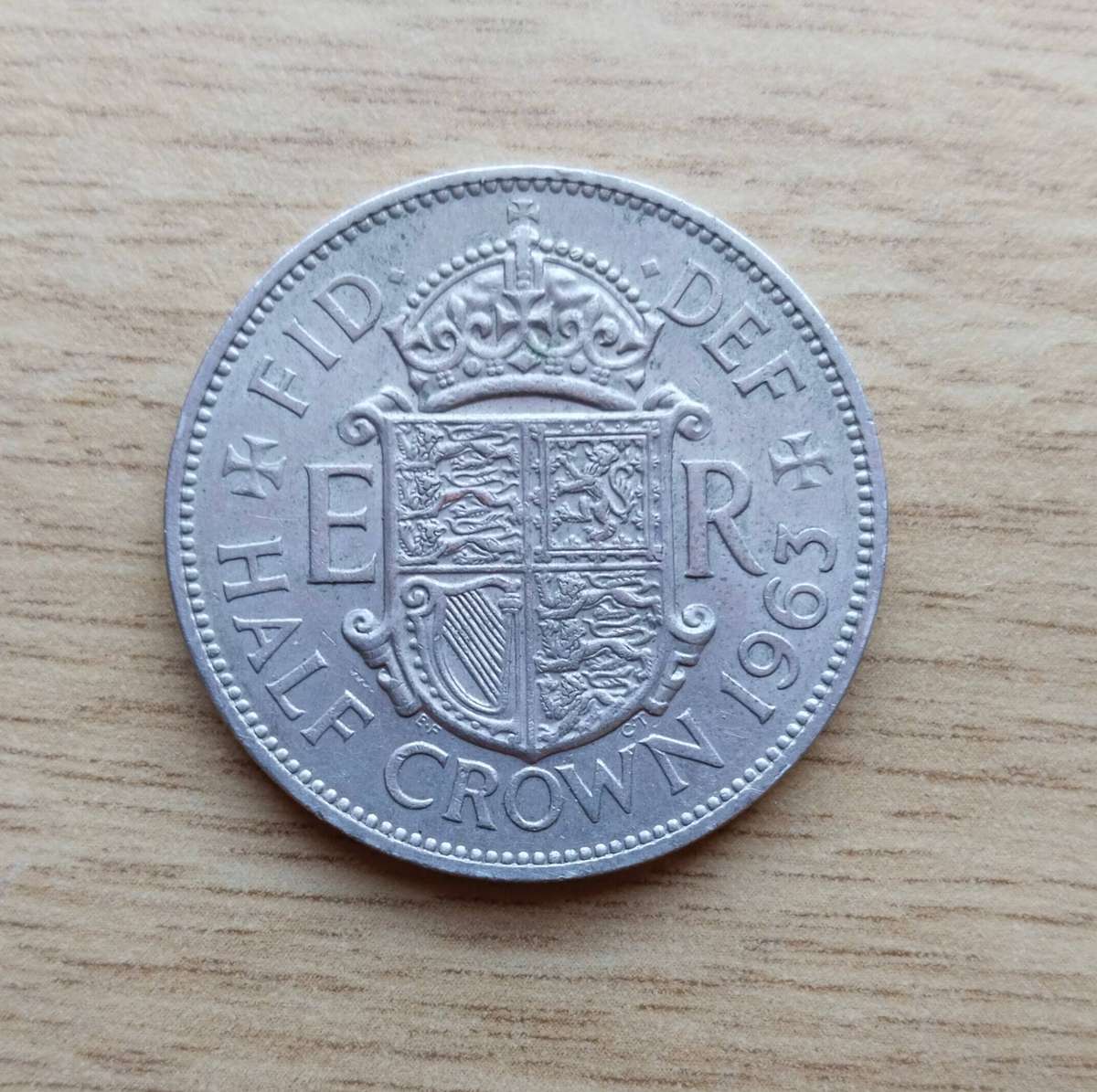 Great Britain Queen Elizabeth 1963 Half Crown. Good Condition.