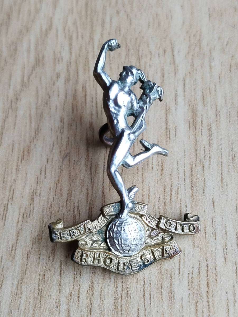 Rhodesia Signals Cap Badge.