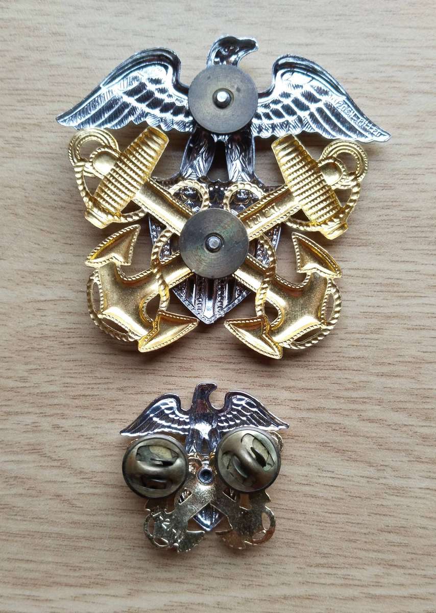 America Navy Officers Cap and Colar Badge.