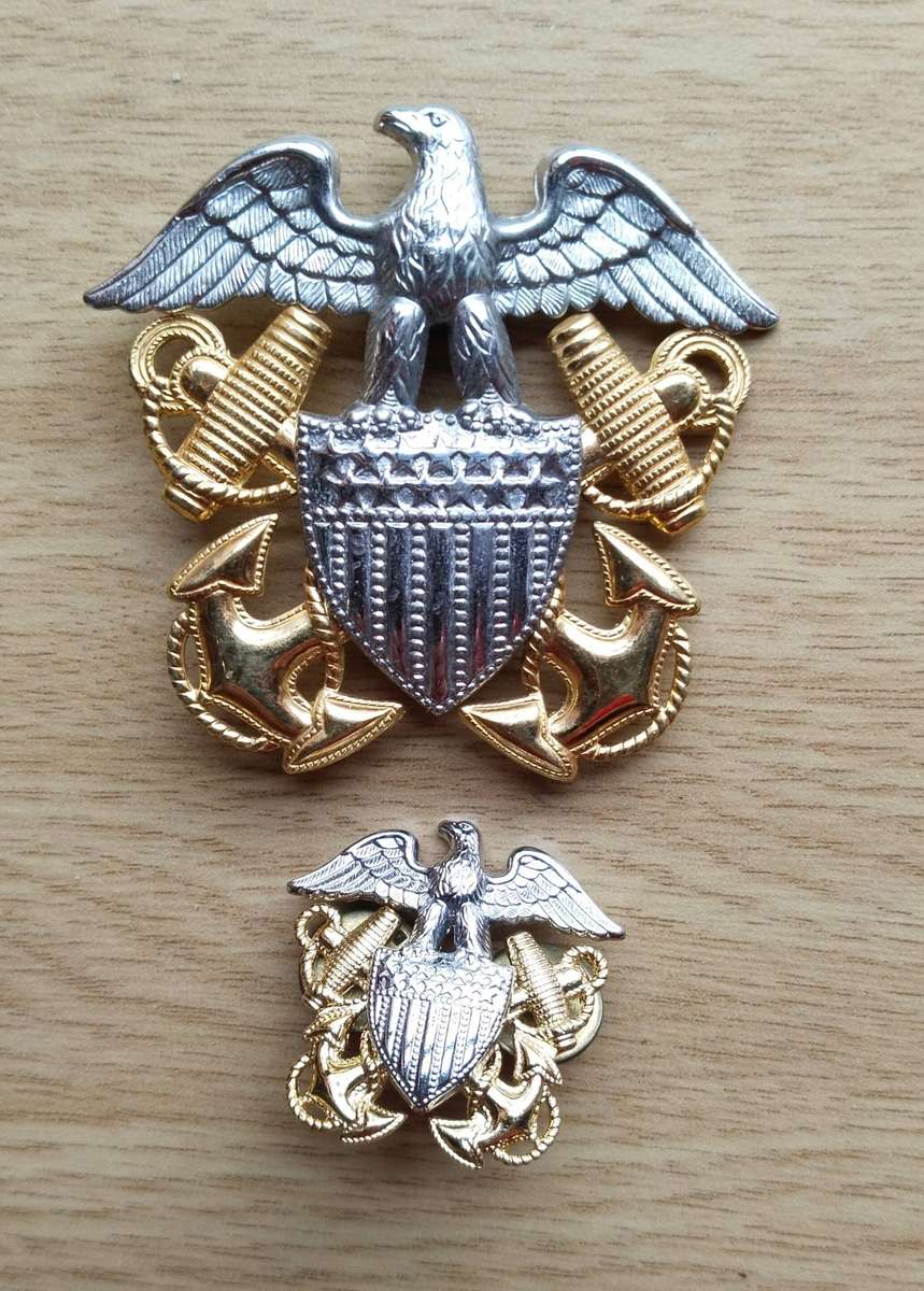 America Navy Officers Cap and Colar Badge.