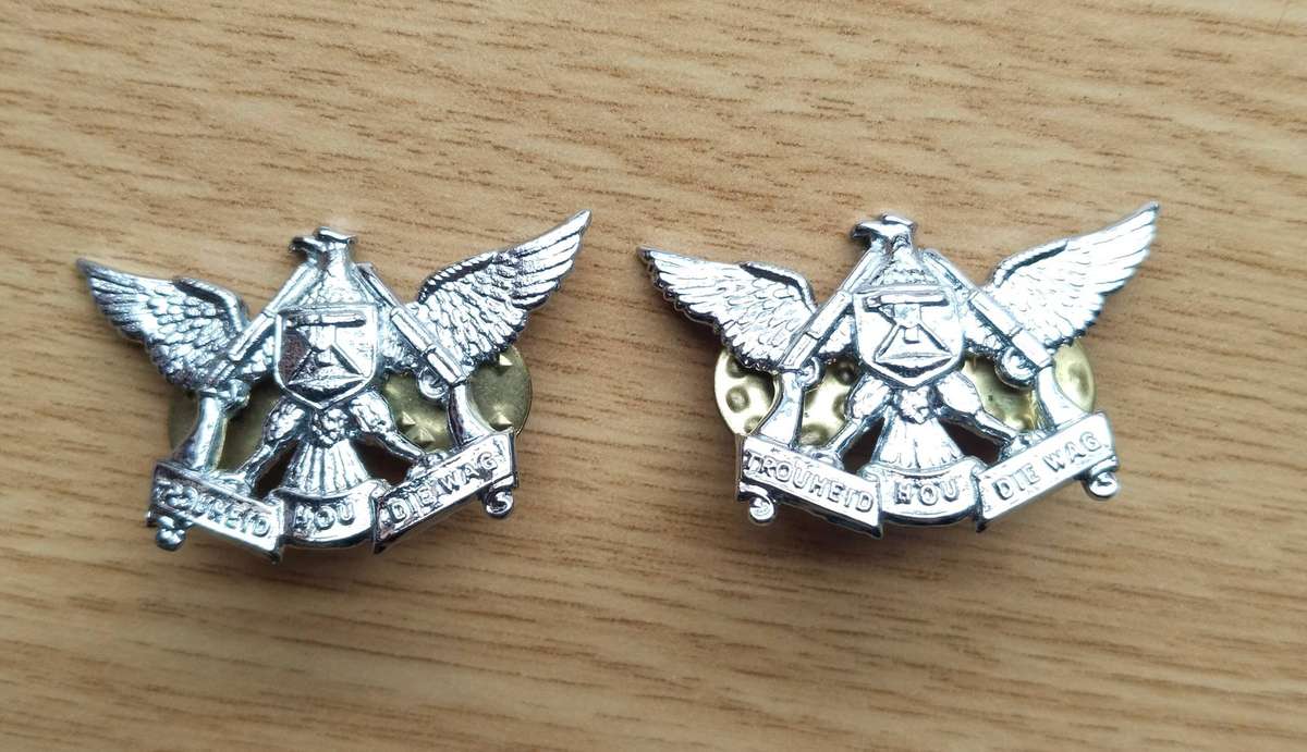 SADF 332 Regiment de Wet Collar Badges.
