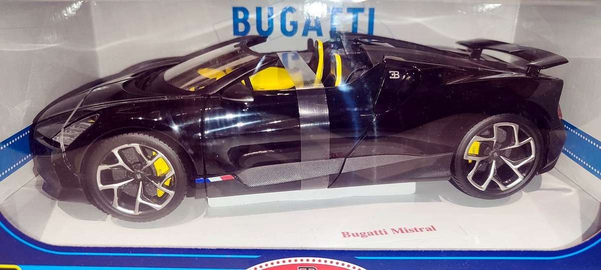 **NEW** 1/18 Bburago Bugatti Mistral