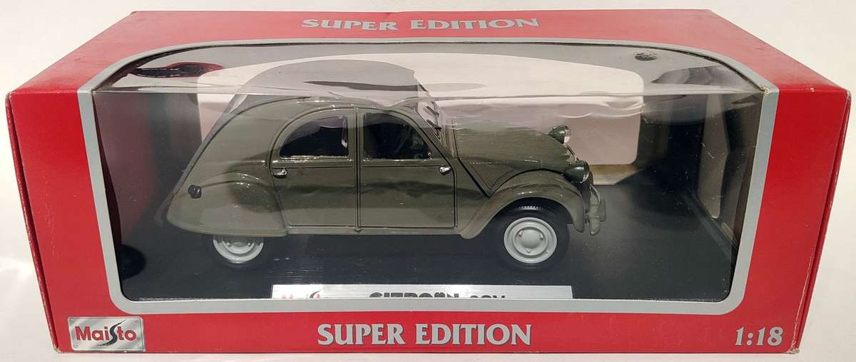 **BOXED/MINT MODEL** 1/18 Maisto Super Edition Citroen 2CV 1952 Grey/Army Green (37834)