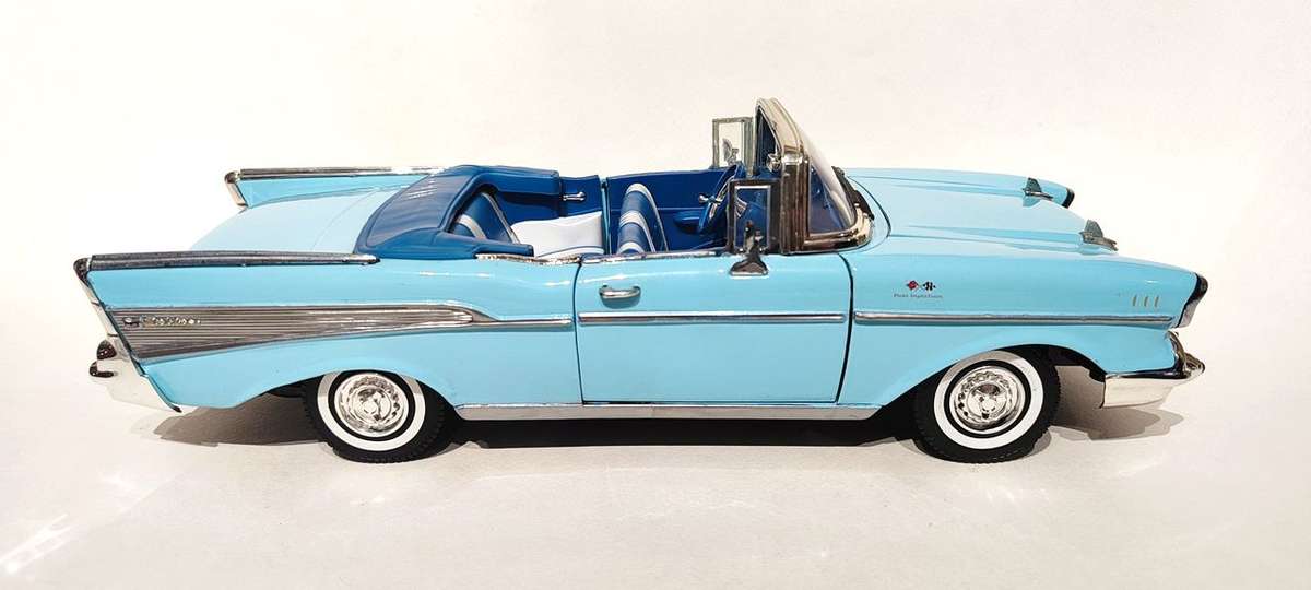 **Pre-Loved/No Box** 1/18 Motor Max 1957 Chevy Bel Air - Blue (73175)