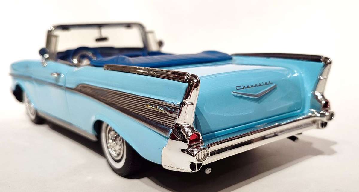 **Pre-Loved/No Box** 1/18 Motor Max 1957 Chevy Bel Air - Blue (73175)