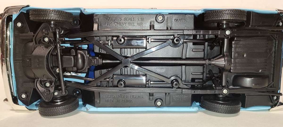 **Pre-Loved/No Box** 1/18 Motor Max 1957 Chevy Bel Air - Blue (73175)