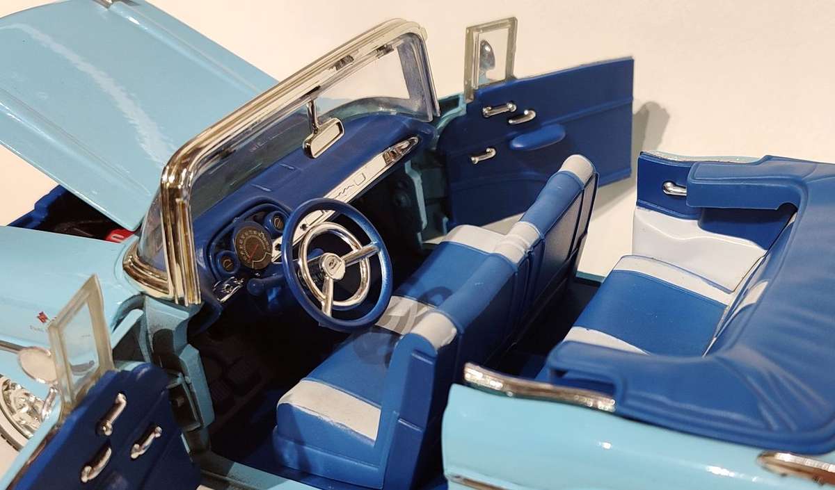 **Pre-Loved/No Box** 1/18 Motor Max 1957 Chevy Bel Air - Blue (73175)