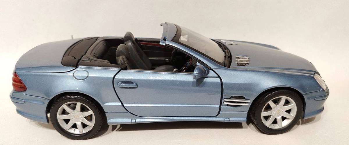 *PRE-LOVED/NO BOX* 1/18 MotorMax Mercedes-Benz SL500 Metallic Blue