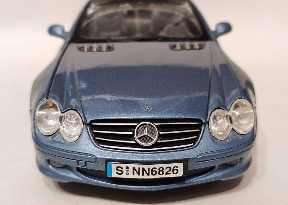 *PRE-LOVED/NO BOX* 1/18 MotorMax Mercedes-Benz SL500 Metallic Blue