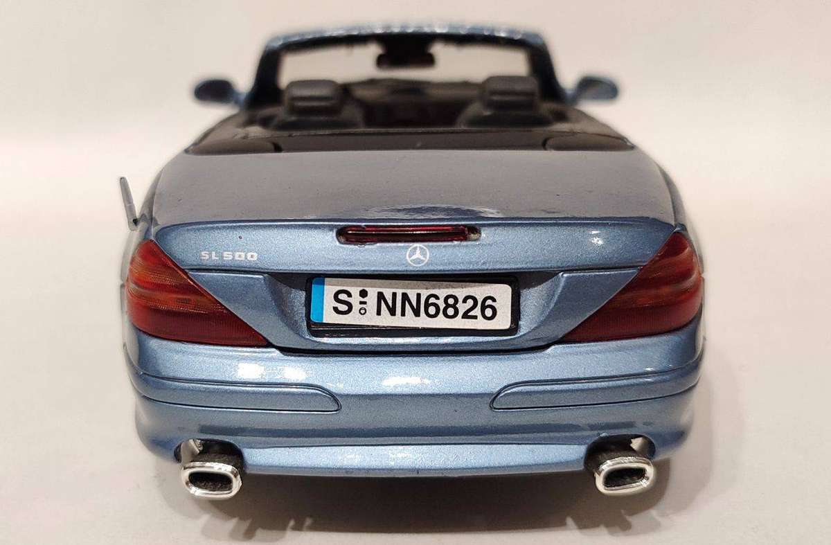*PRE-LOVED/NO BOX* 1/18 MotorMax Mercedes-Benz SL500 Metallic Blue
