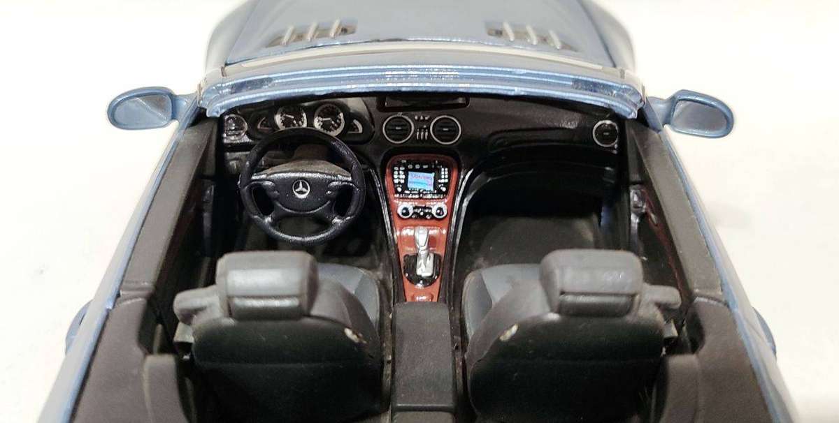 *PRE-LOVED/NO BOX* 1/18 MotorMax Mercedes-Benz SL500 Metallic Blue